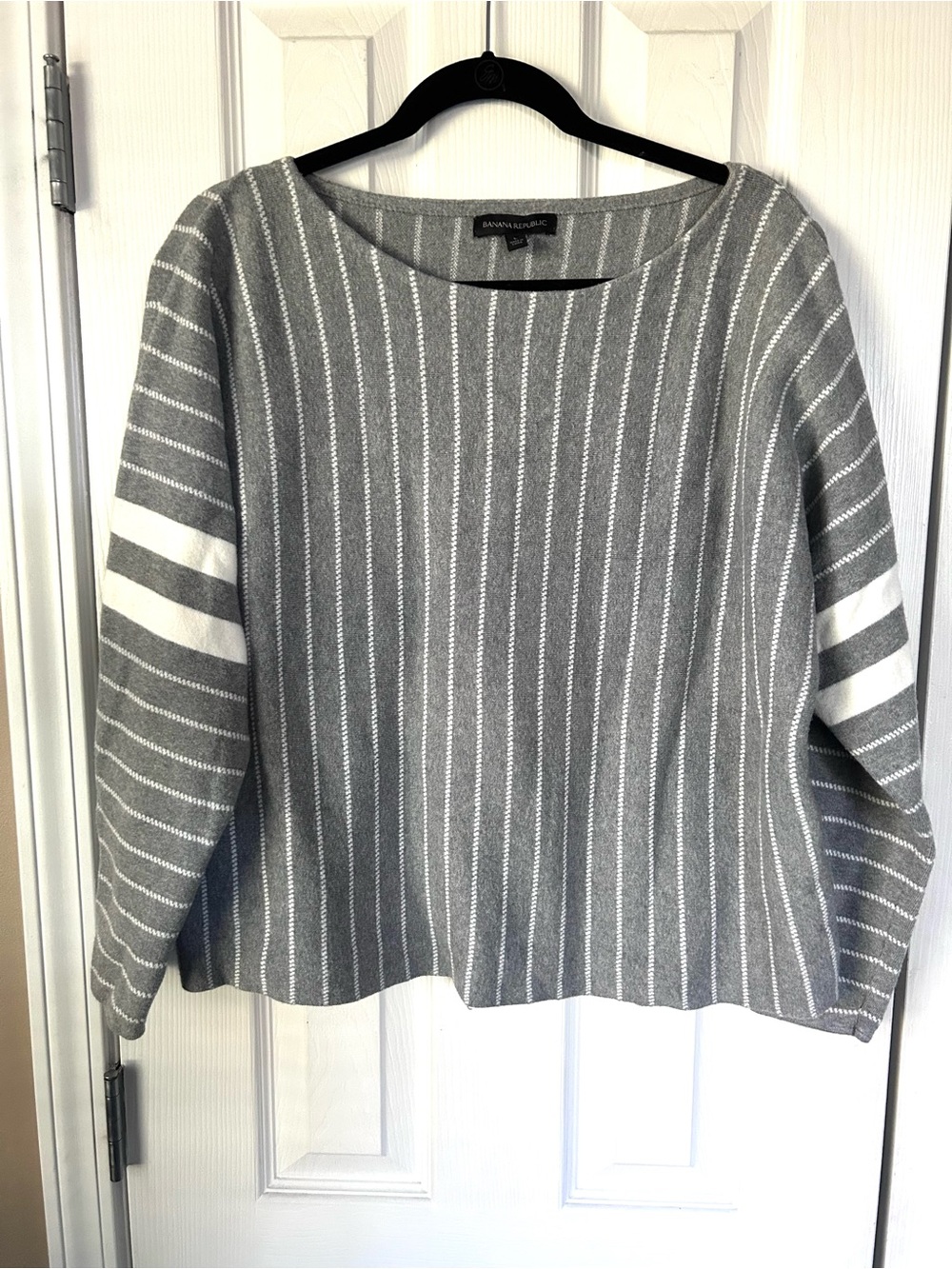 Banana Republic Gray White Striped Sweater Size Large